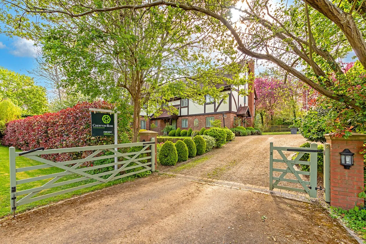 8 bed house for sale, Thirlby Lane, Shenley Church End