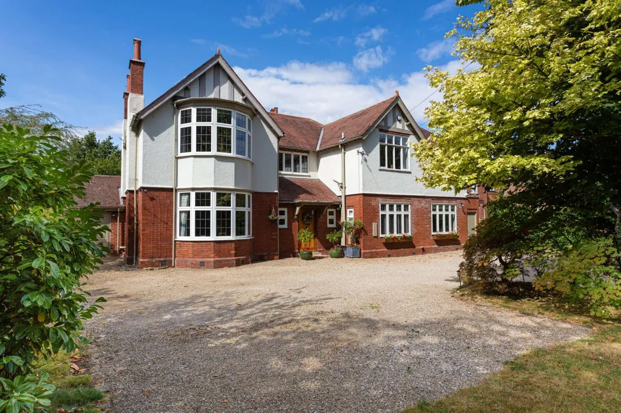 Main Street, Fulford, YO10, photo 22
