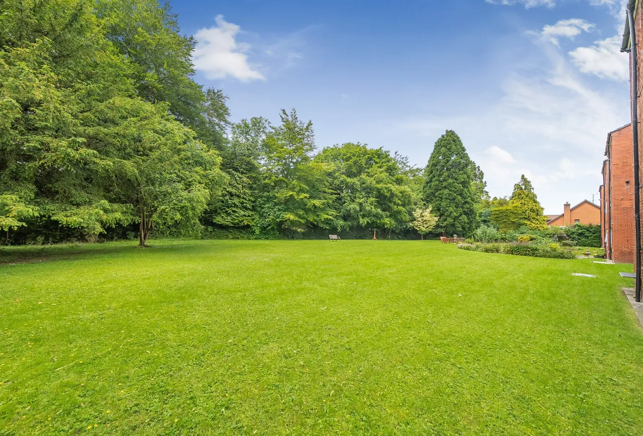 Moorend Road, Gloucestershire, Charlton Kings, GL53 9DP, photo 9
