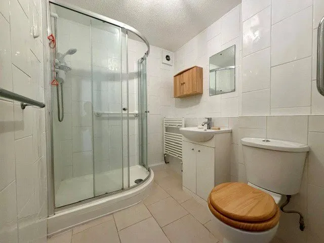 Moorend Road, Gloucestershire, Charlton Kings, GL53 9DP, photo 8