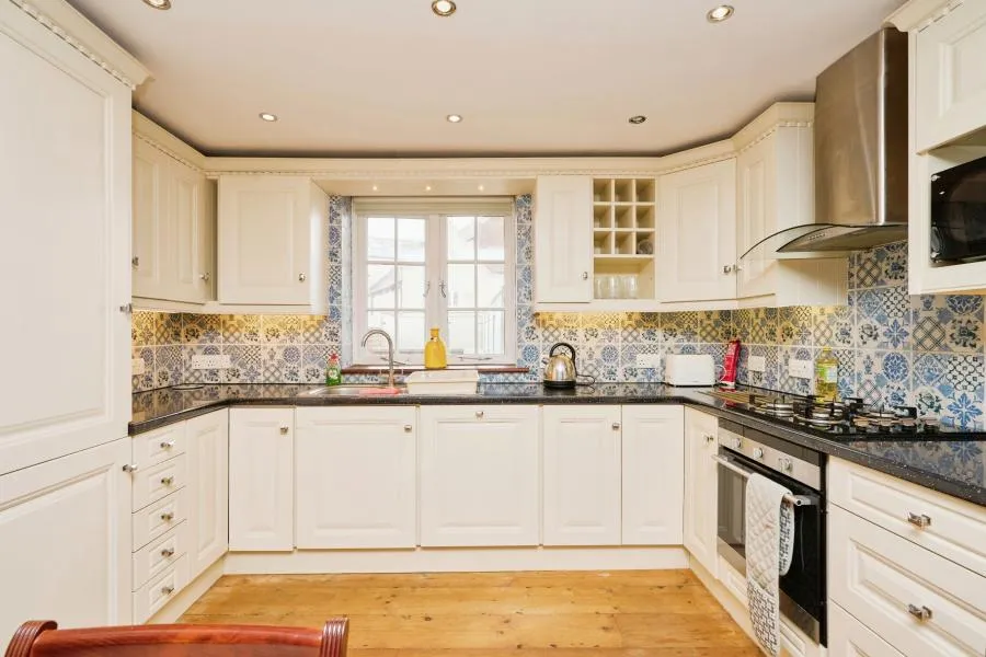 Sun Hill, Cowes, PO31, photo 2