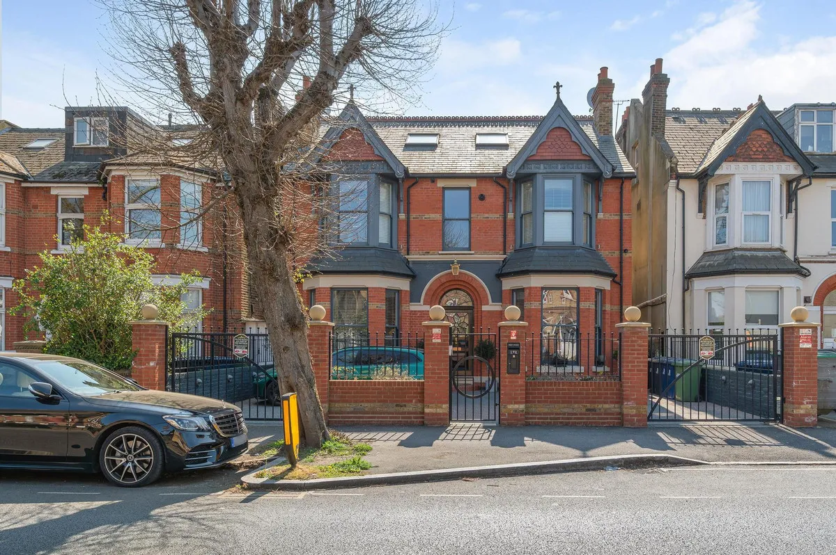 6 bed house for sale, Madeley Road, London, W5