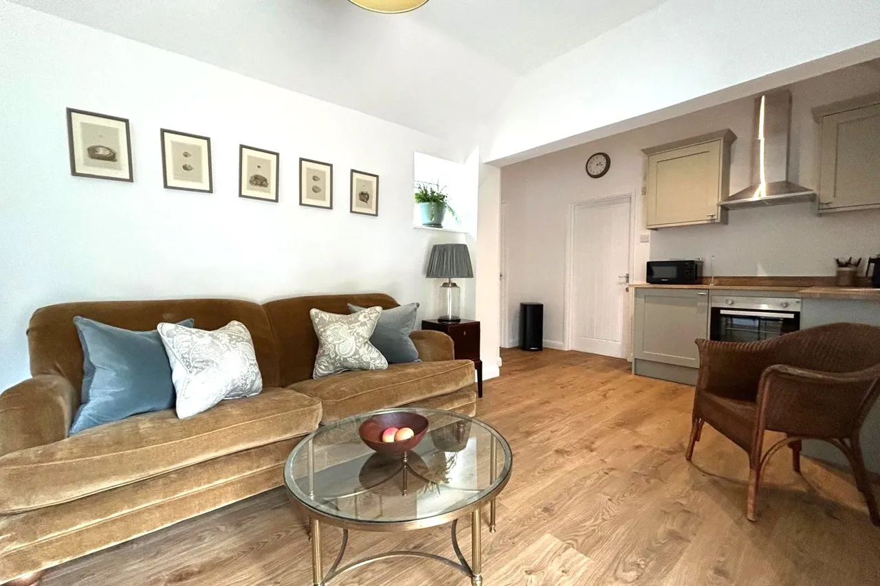 Longmoor Road, Liphook, GU30, photo 2