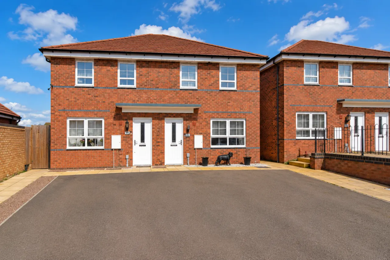 3 bed property for sale, Adams Way, Cannock