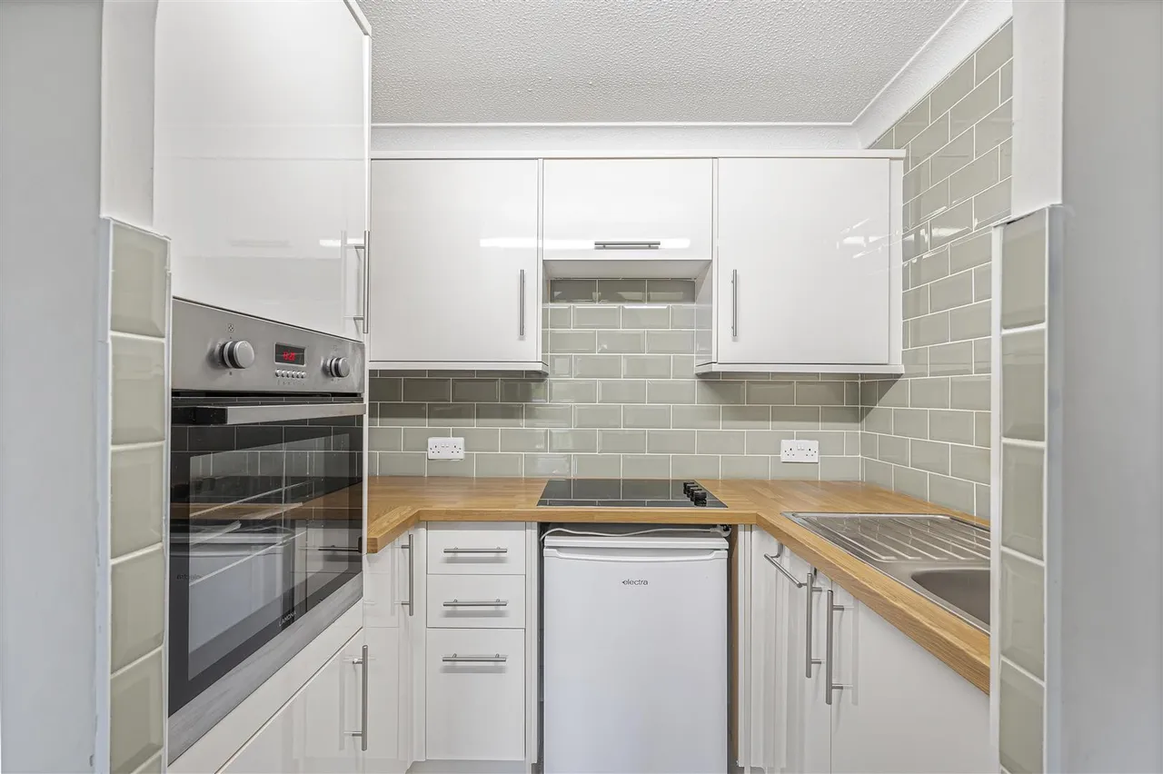Sutton Road, Seaford, photo 3