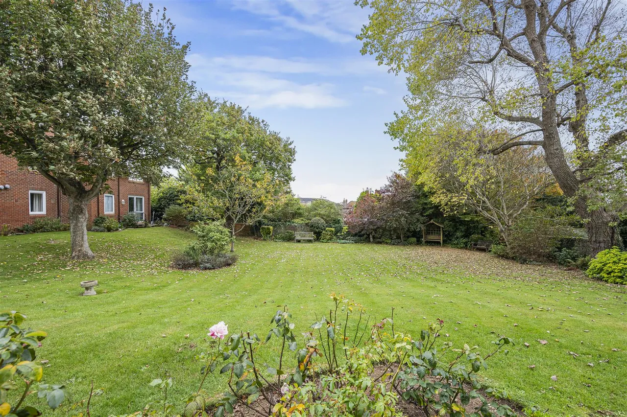Sutton Road, Seaford, photo 16