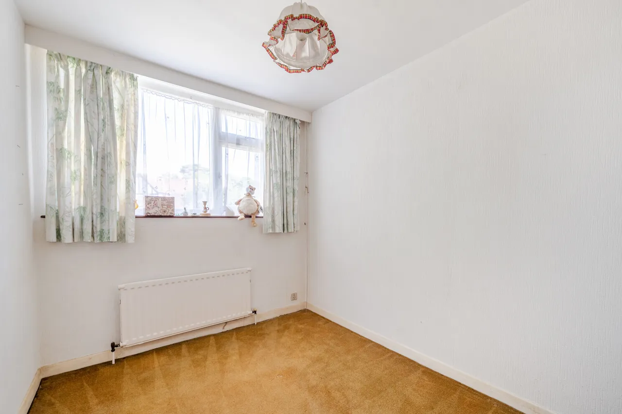 Avenue Road, Epsom, KT18, photo 11
