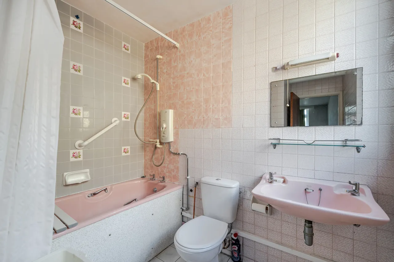 Avenue Road, Epsom, KT18, photo 7