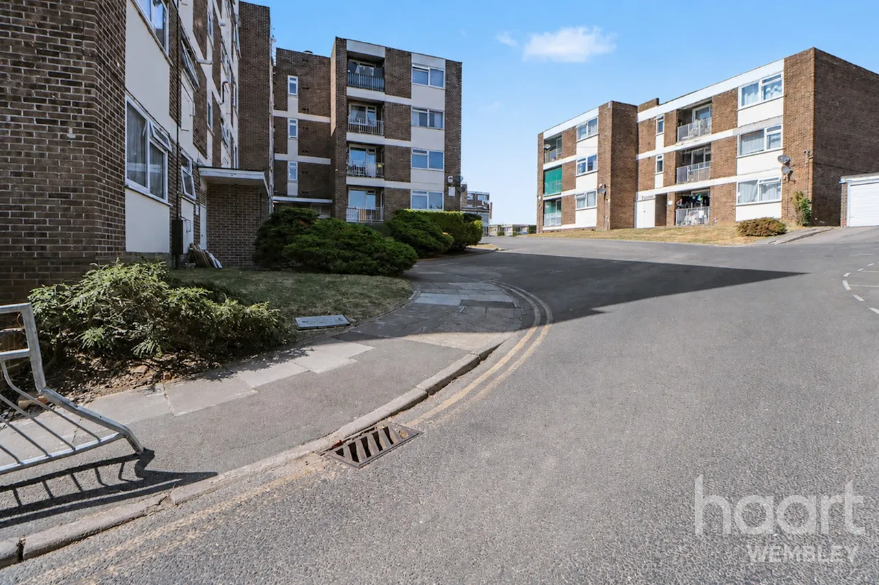 Atherton Heights, Wembley, HA0, photo 8