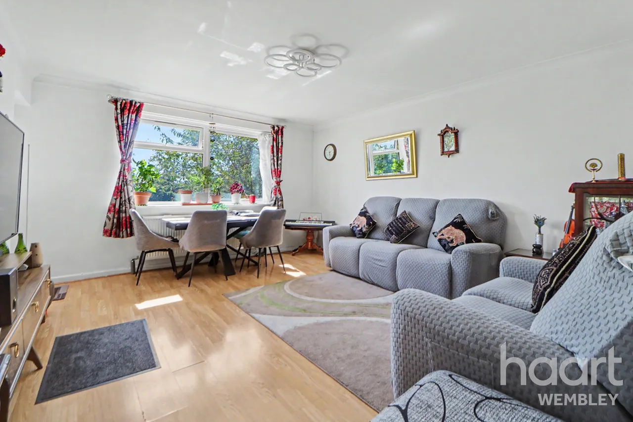Atherton Heights, Wembley, HA0, photo 2