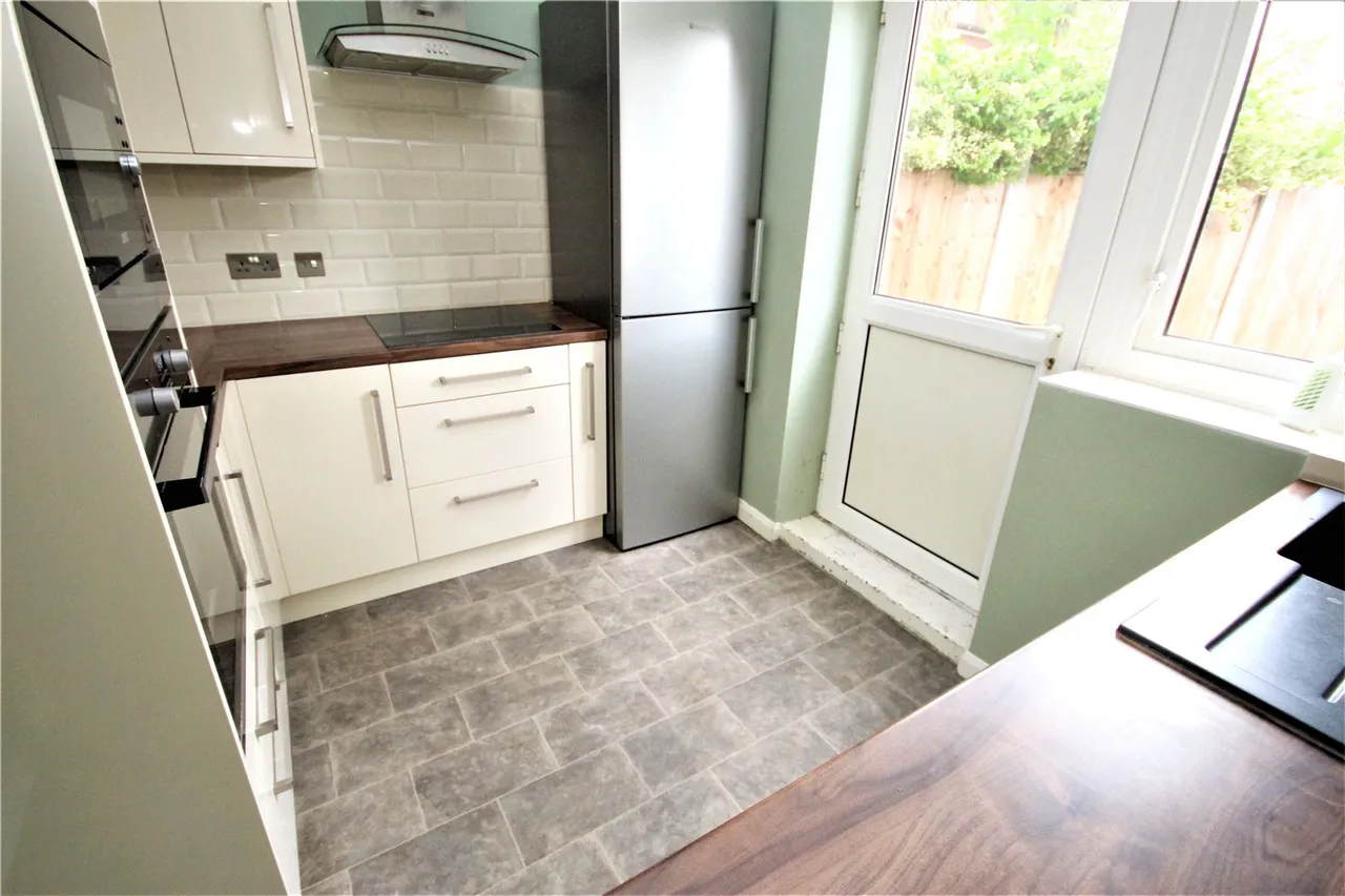 Warrington Road, Dagenham, RM8, photo 2