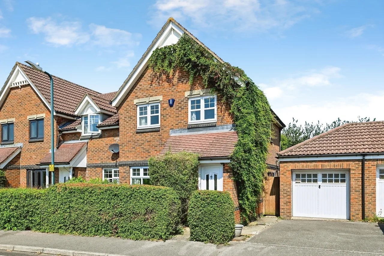 3 bed house for sale — Stagshaw Close, Maidstone, Kent, ME15
