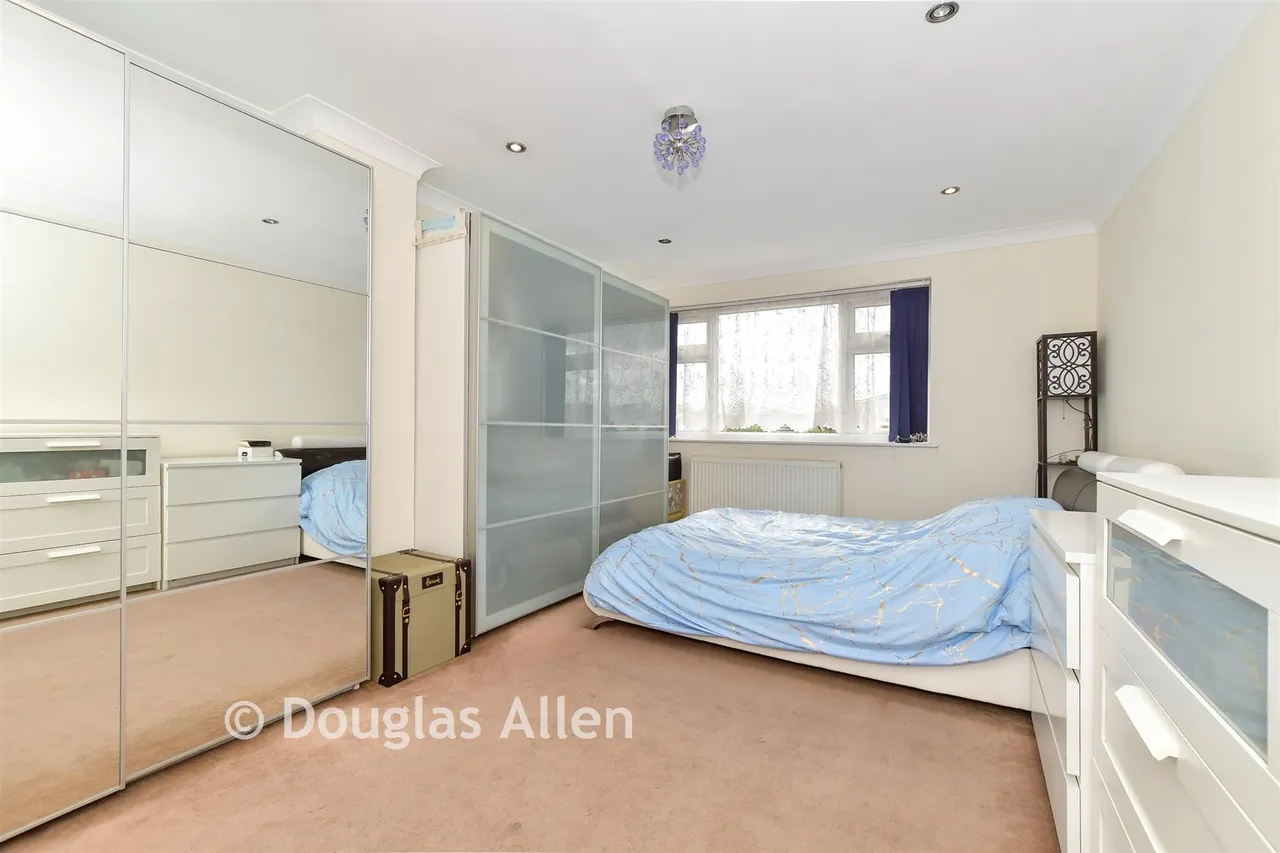 High Meadows, Chigwell, IG7, photo 7