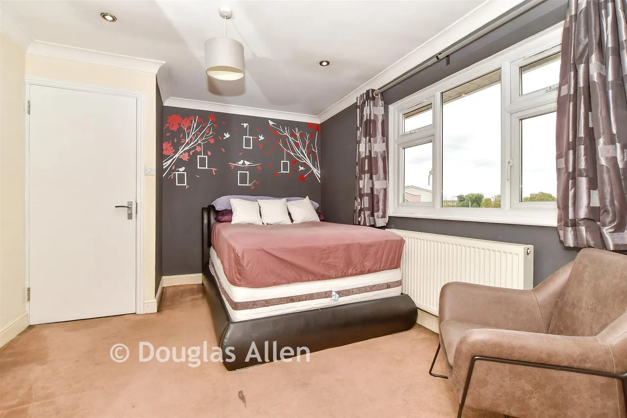 High Meadows, Chigwell, IG7, photo 9