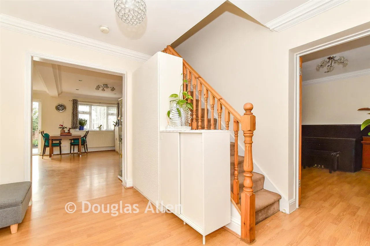 High Meadows, Chigwell, IG7, photo 5