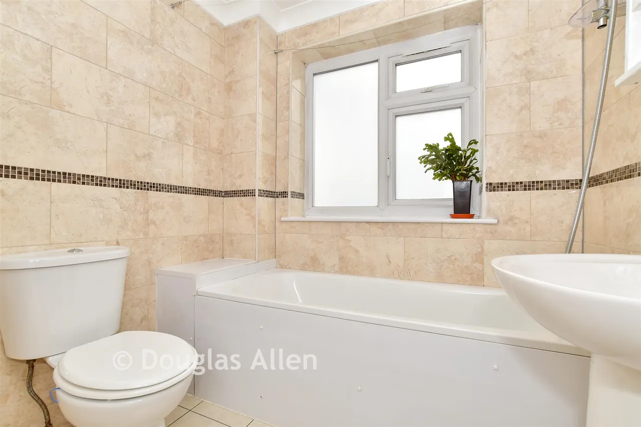 High Meadows, Chigwell, IG7, photo 12