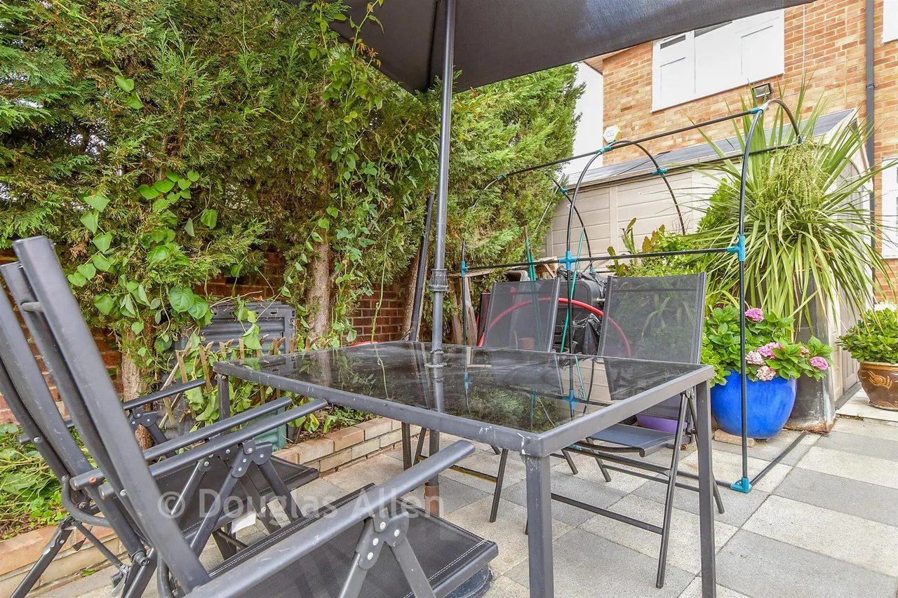 High Meadows, Chigwell, IG7, photo 13