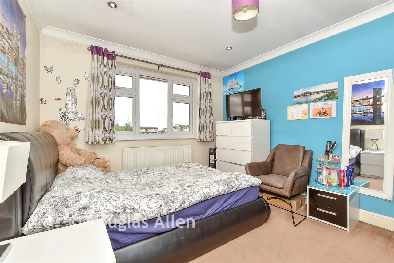 High Meadows, Chigwell, IG7, photo 10