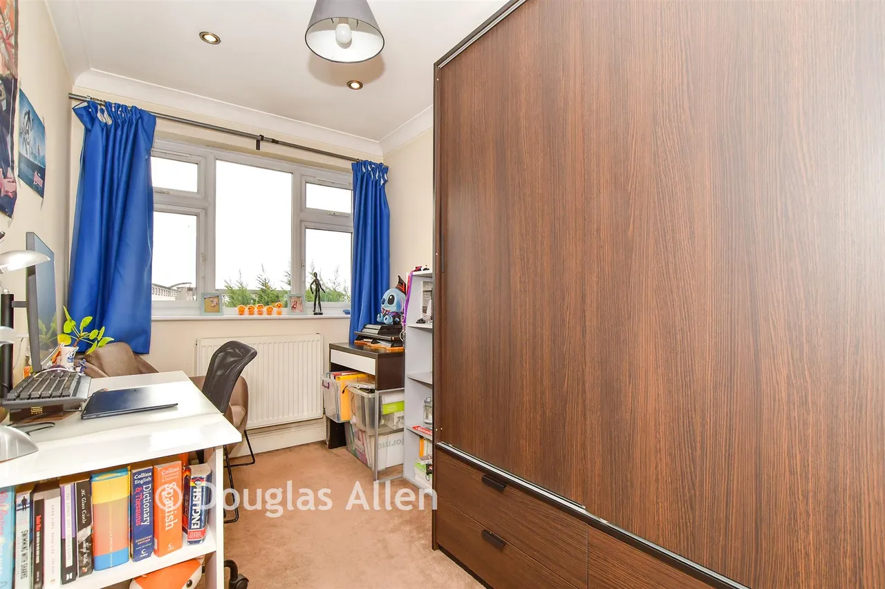 High Meadows, Chigwell, IG7, photo 11