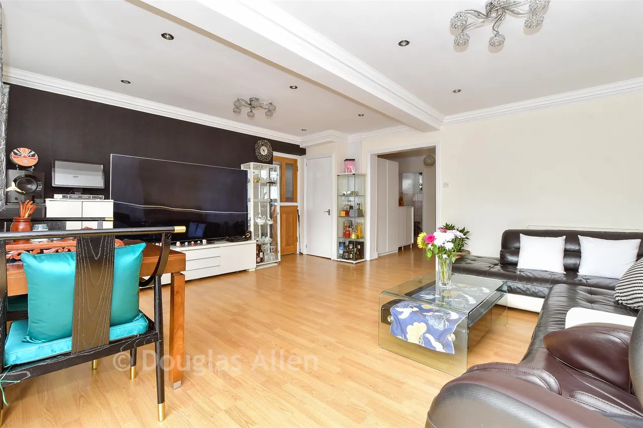 High Meadows, Chigwell, IG7, photo 4