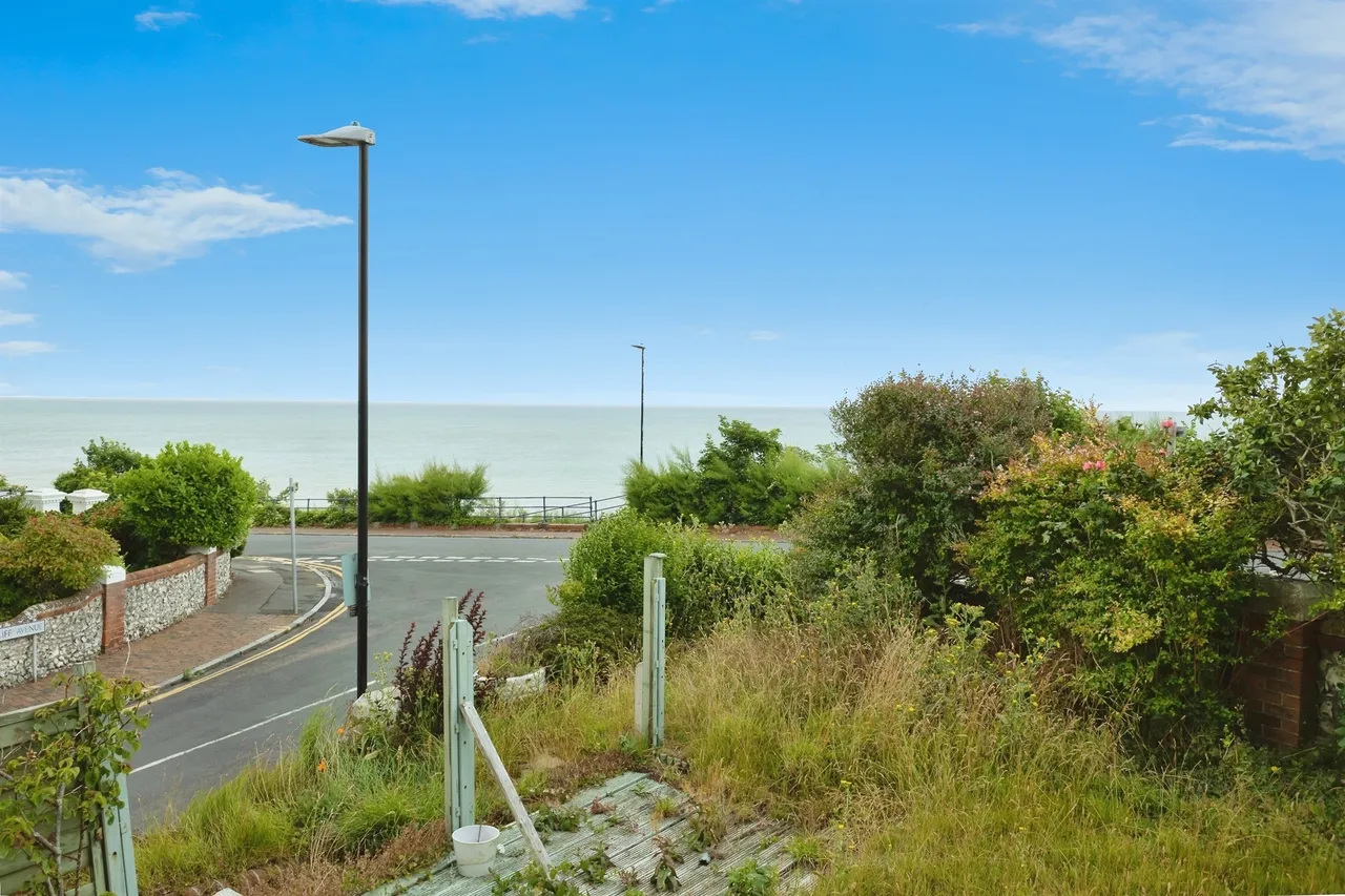 South Cliff, Eastbourne, BN20, photo 17