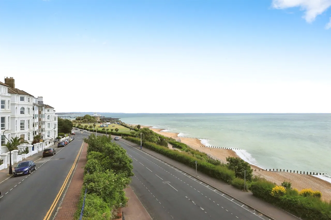 South Cliff, Eastbourne, BN20, photo 15