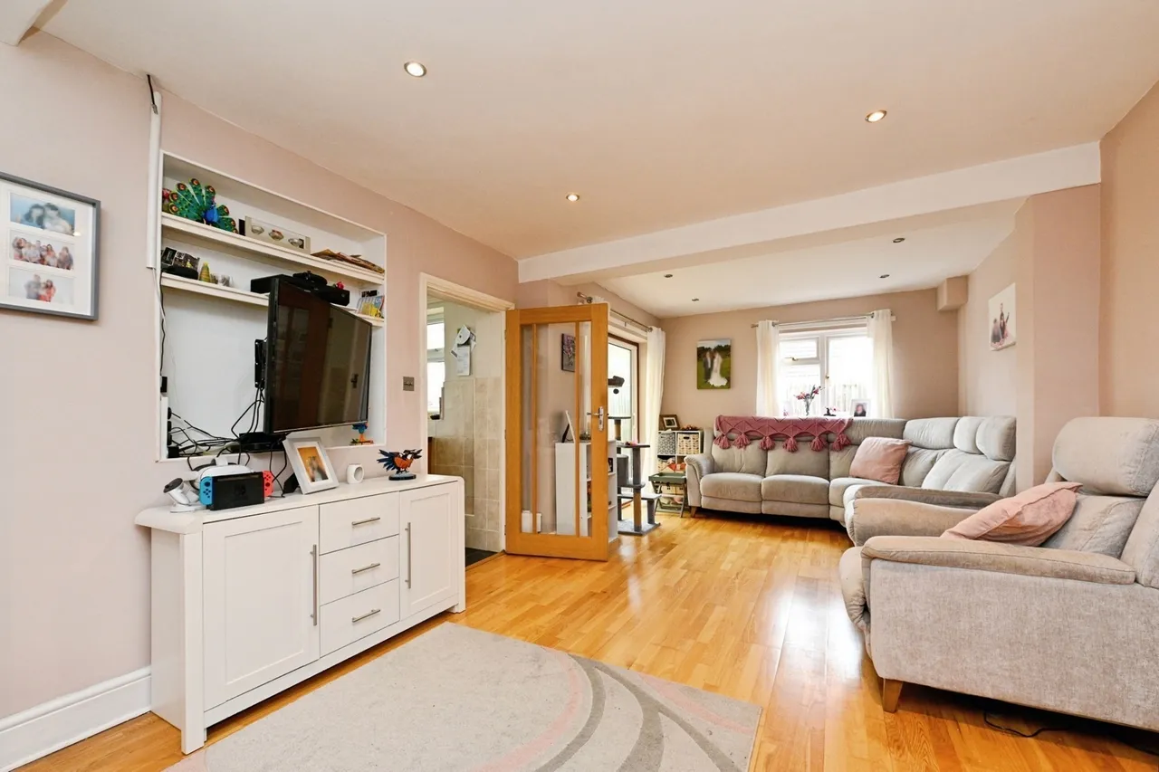 Regent Avenue, West Winch, PE33, photo 3