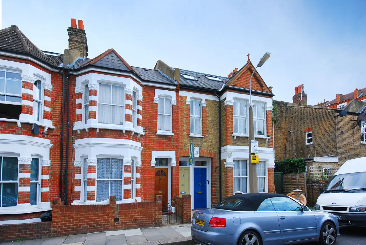 3 bed flat to rent — 16 Firth Gardens, London