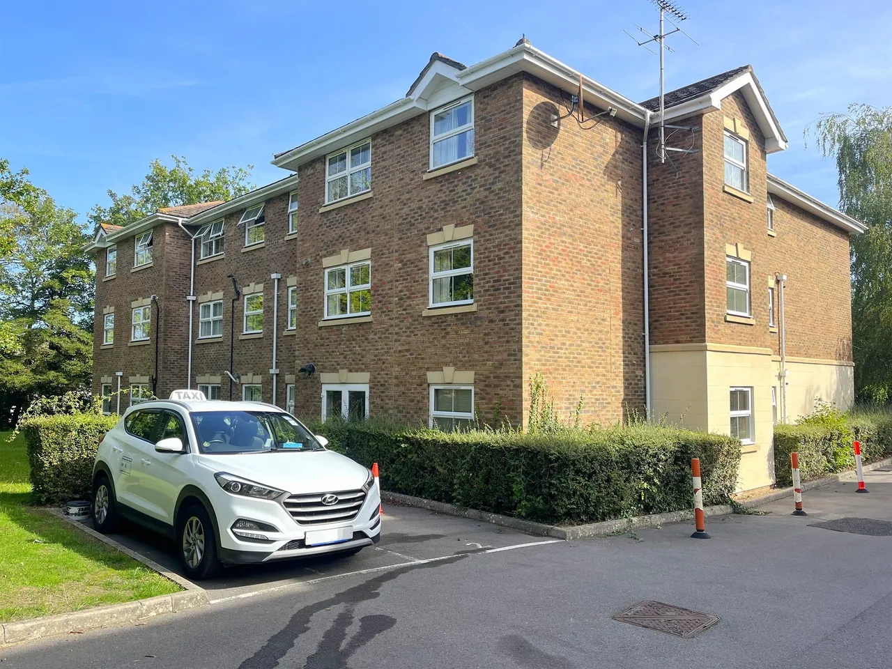 2 bed flat for sale, Heath Road, Haywards Heath, RH16
