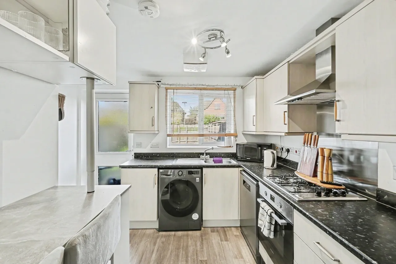 Ashby Wood Drive, Upton, Northampton, Northamptonshire, NN5, photo 4