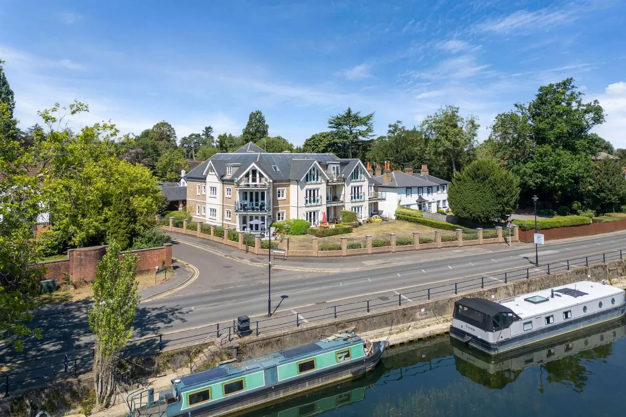 3 bed flat for sale — Longworth Drive, Maidenhead, Berkshire, SL6 8XA