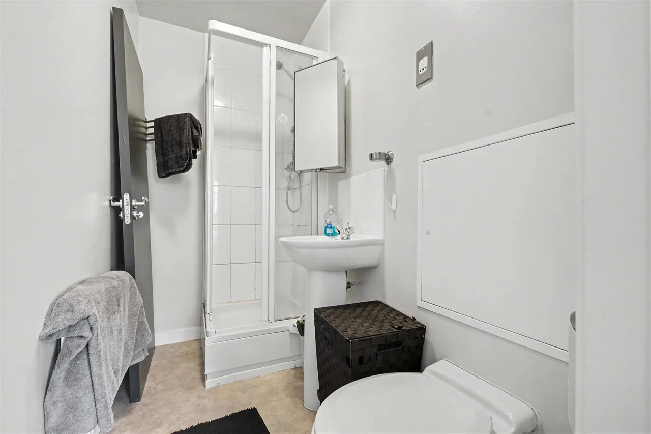 Binding Close, Carrington, NG5, photo 5