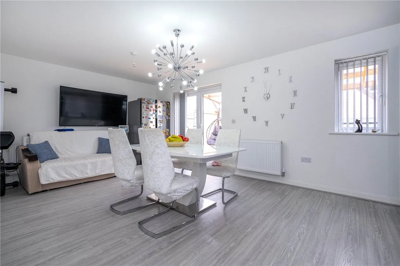 Fontwell Park Drive, Bourne, PE10, photo 5