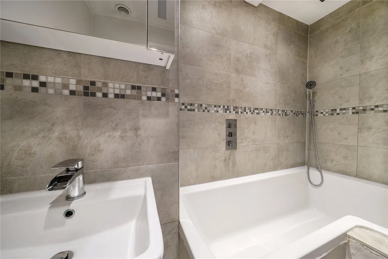 Rose Hill, Binfield, Bracknell, Berkshire, RG42 5LG, photo 8