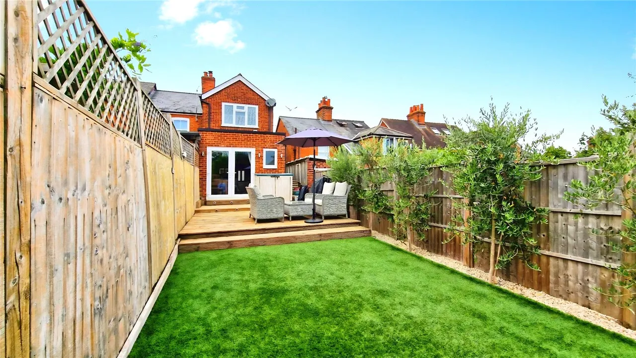 Rose Hill, Binfield, Bracknell, Berkshire, RG42 5LG, photo 2