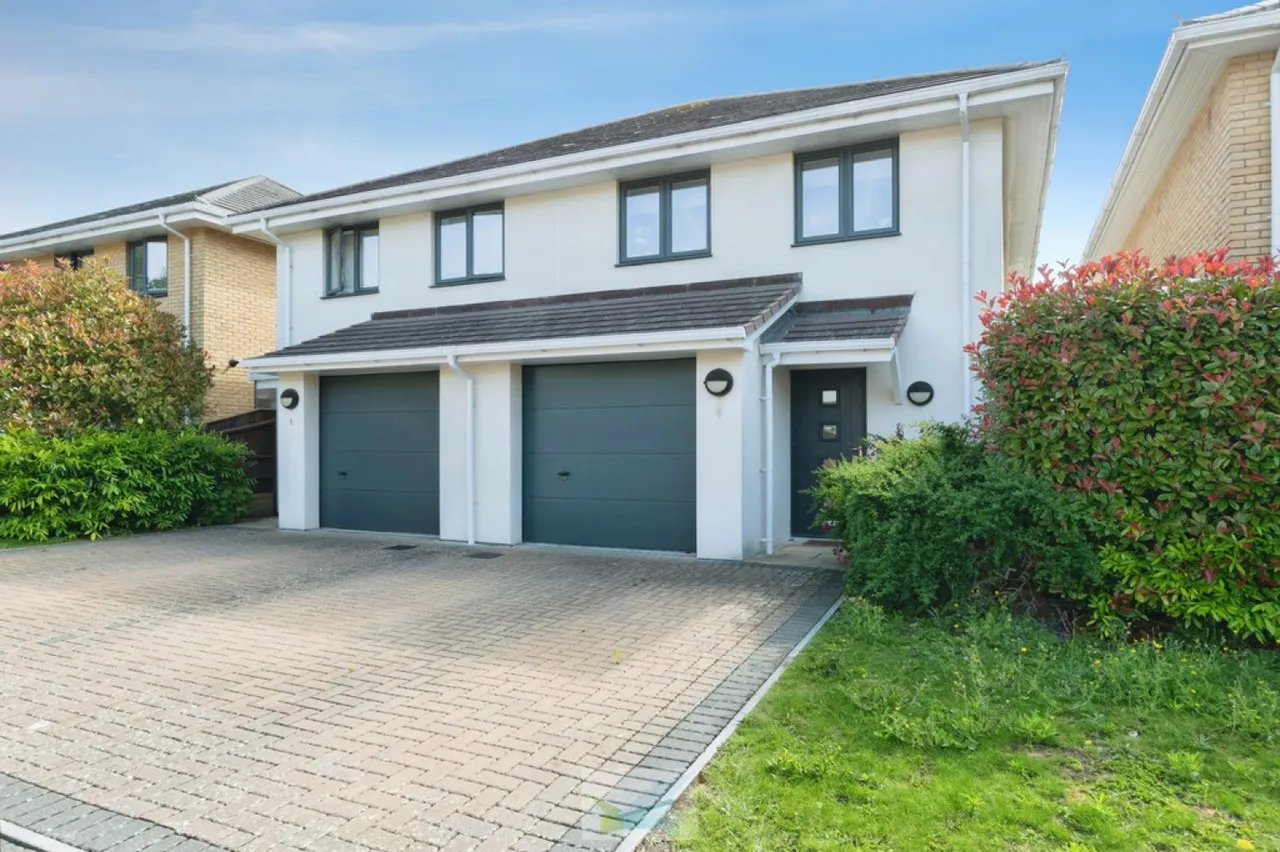 3 bed house for sale — Highcliffe, Christchurch