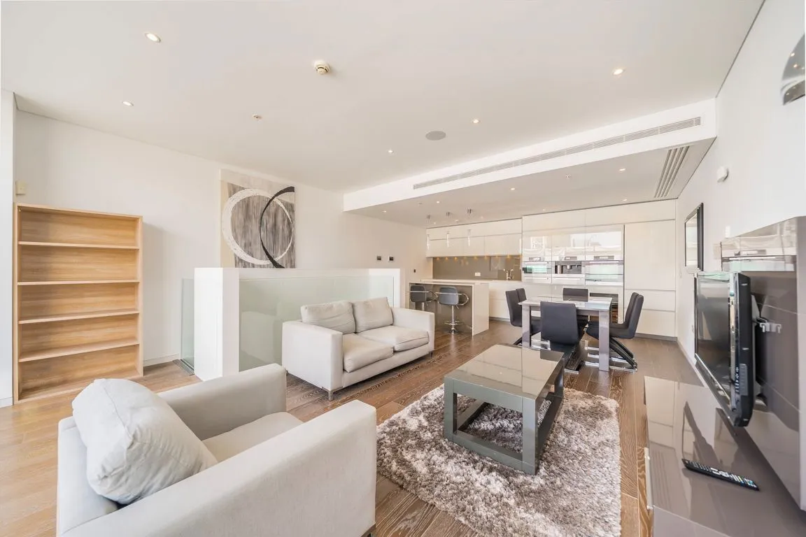 2 bed flat to rent — Strand, London