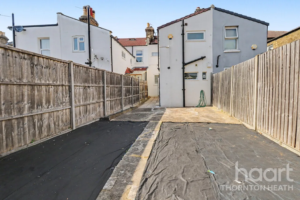 Whitehorse Lane, London, SE25, photo 12