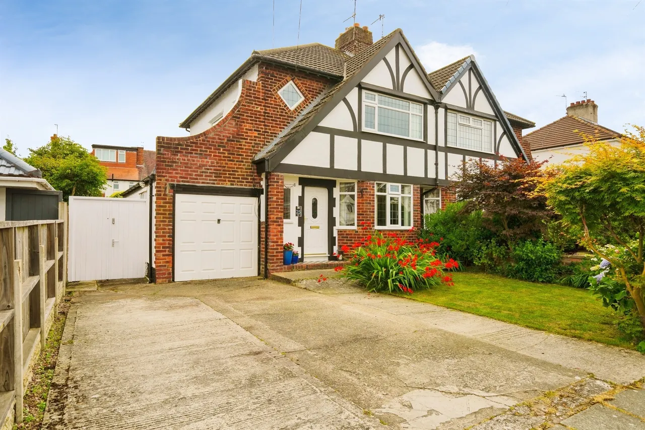 3 bed house for sale — Loretto Drive, Wirral
