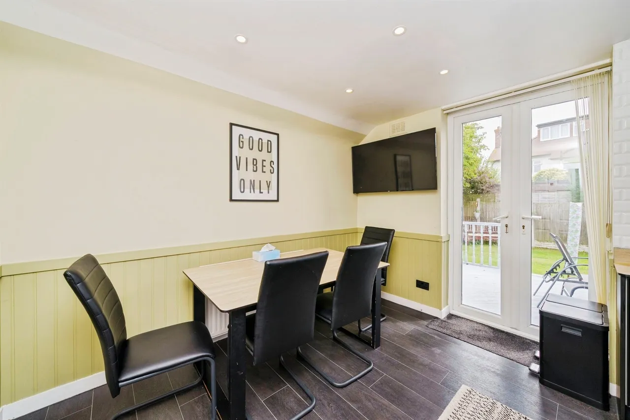 Loretto Drive, Wirral, photo 6
