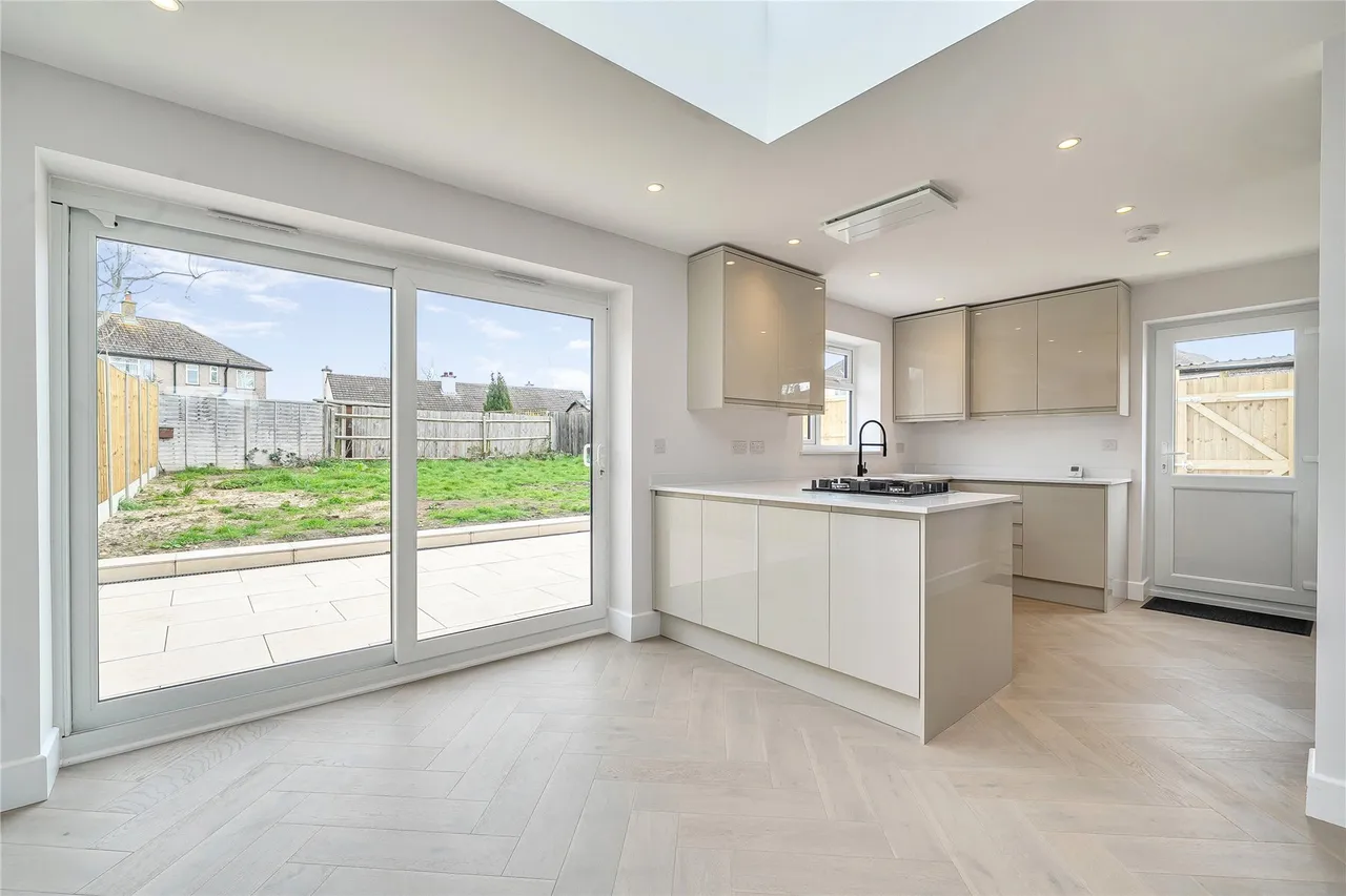 3 bed house for sale — Chelsfield Lane, Orpington, BR5