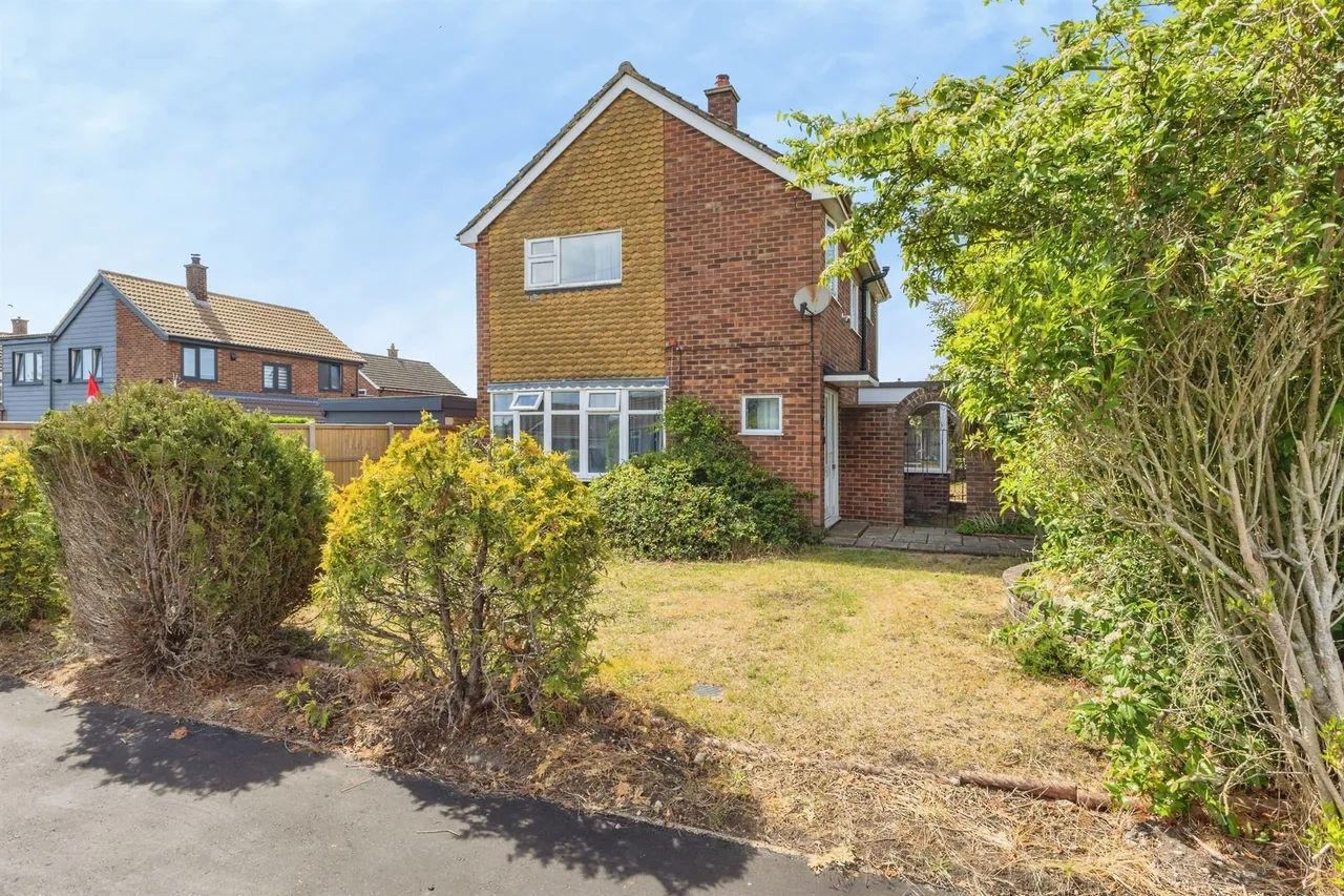 3 bed house for sale — Woodland Road, Hellesdon, Norwich