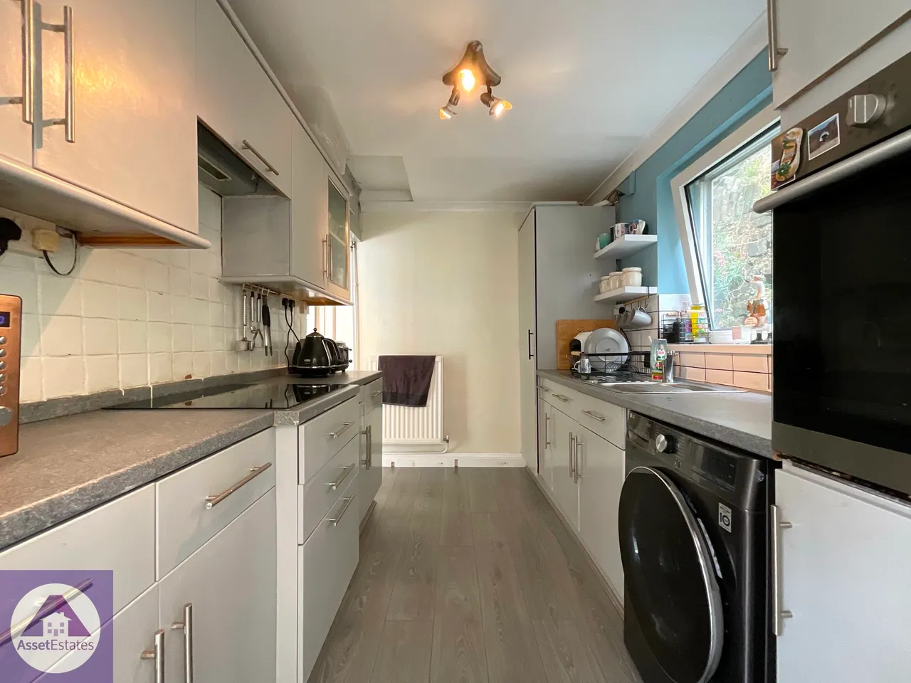 Richmond Road, Six Bells, photo 17