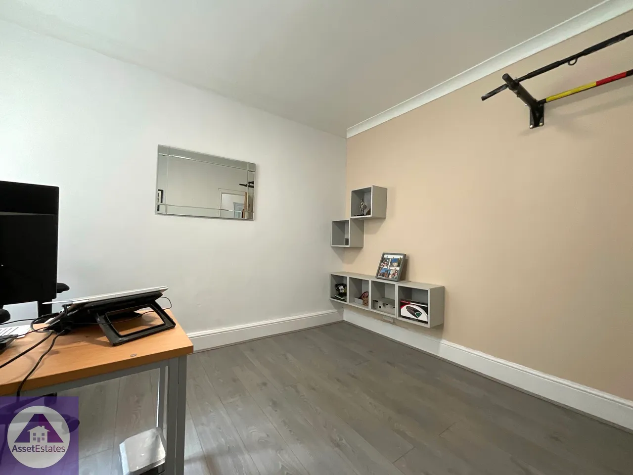 Richmond Road, Six Bells, photo 7
