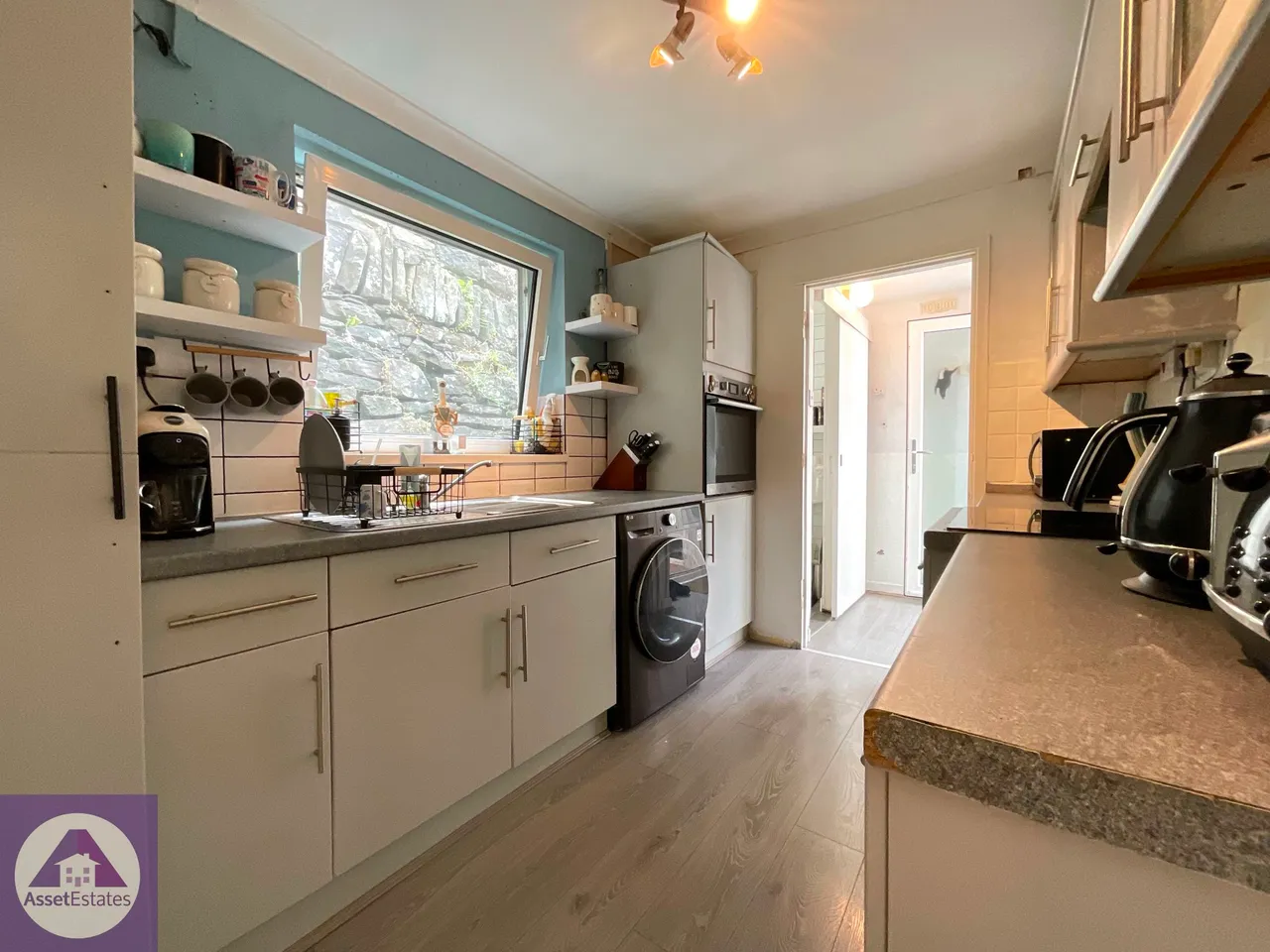 Richmond Road, Six Bells, photo 2