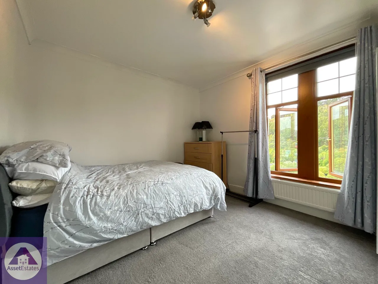 Richmond Road, Six Bells, photo 12