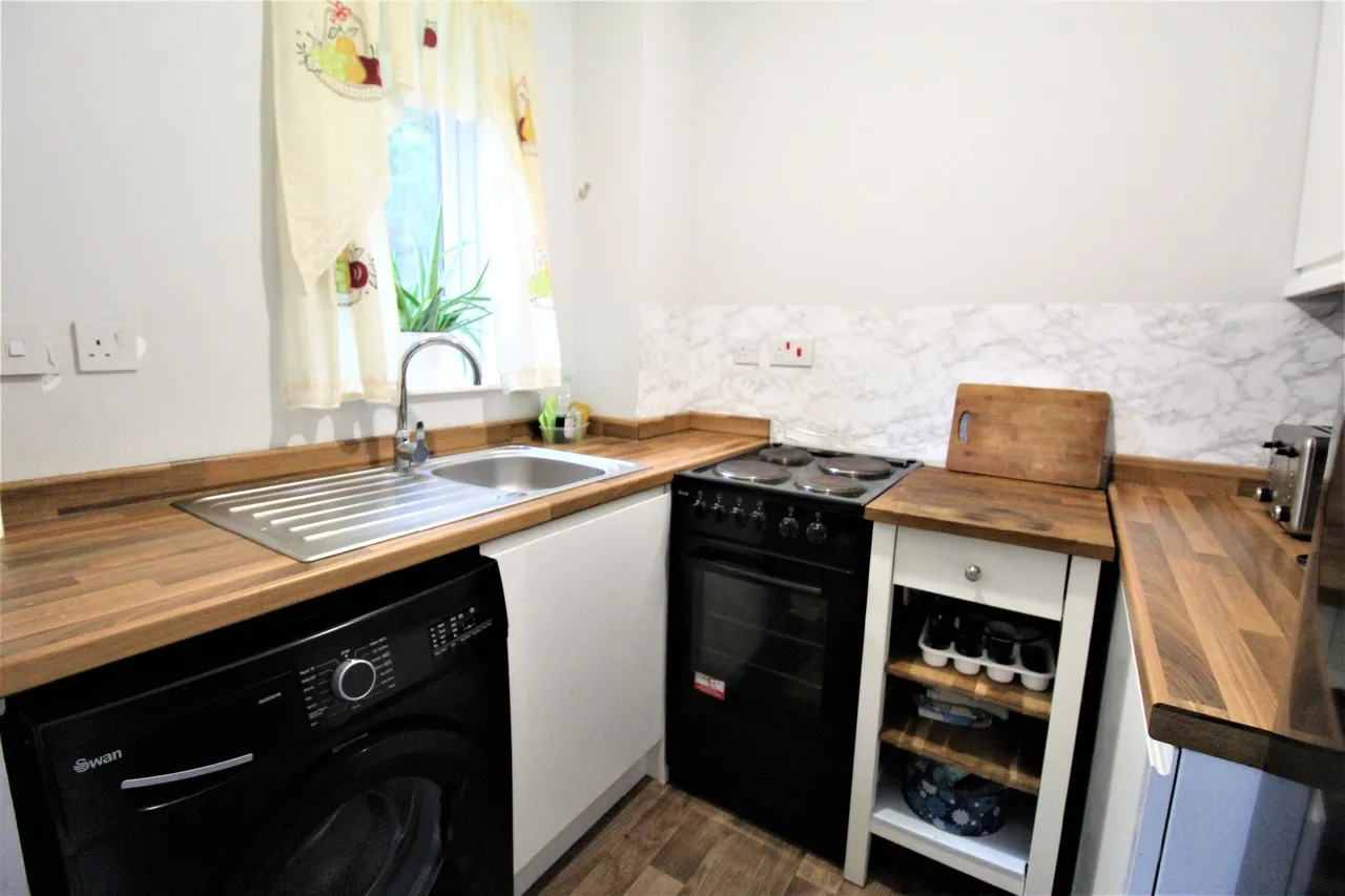 Wingrove Drive, Purfleet, Essex, RM19 1NB, photo 2