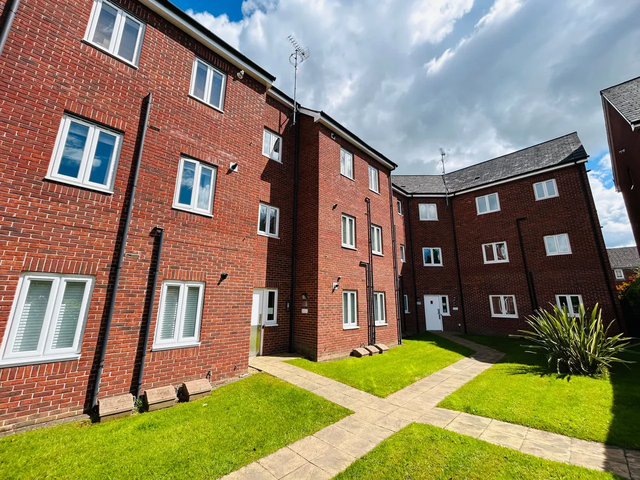 Farcroft Close, Lymm, photo 9