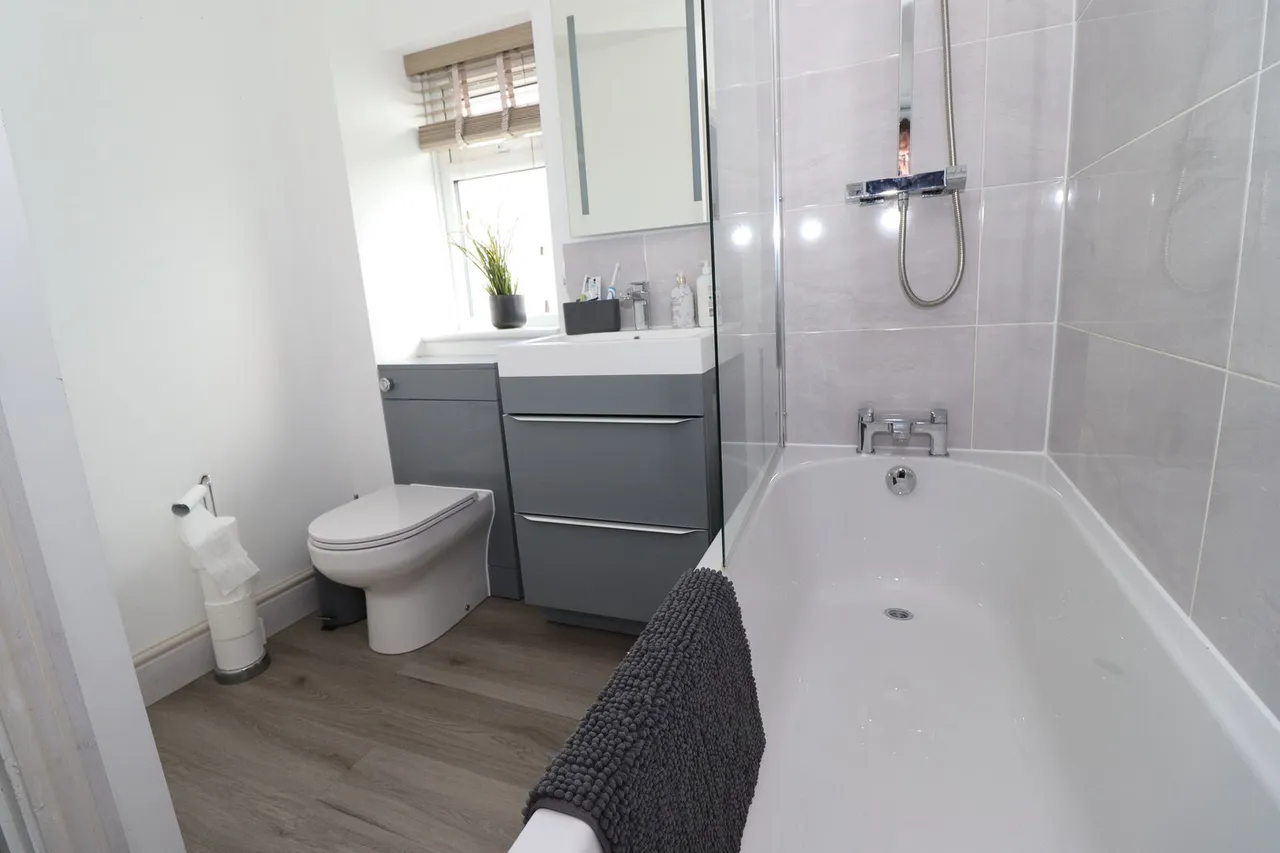 Parkway, Little Paxton, PE19, photo 22