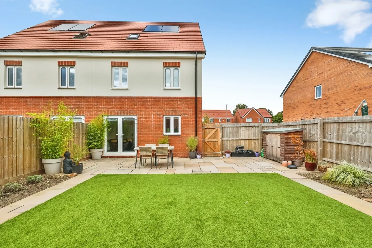 Magee Close, NOTTINGHAM, Nottinghamshire, NG15, photo 19